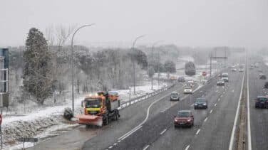 Nieve en las carreteras: la DGT emite alerta para vehículos en Madrid y Castilla y León