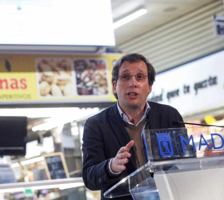 Almeida defiende al JEMAD por vacunarse: "No nos podemos quedar descabezados"