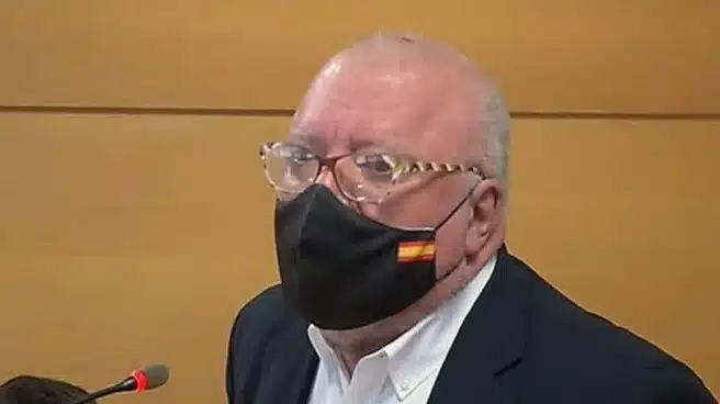 El juez deja a Villarejo en libertad provisional y le prohíbe salir de España