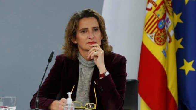 eresa Ribera, que plantea devolver los beneficios caídos del cielo, lo que ha supuesto ganar 4.000 millones a las eléctricas en bolsa La vicepresidenta cuarta y ministra para la Transición Ecológica, Teresa Ribera.