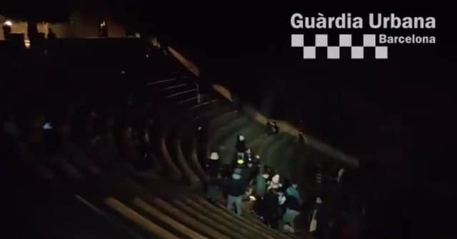 Desalojan una fiesta ilegal con 140 personas en el teatro Grec de Barcelona