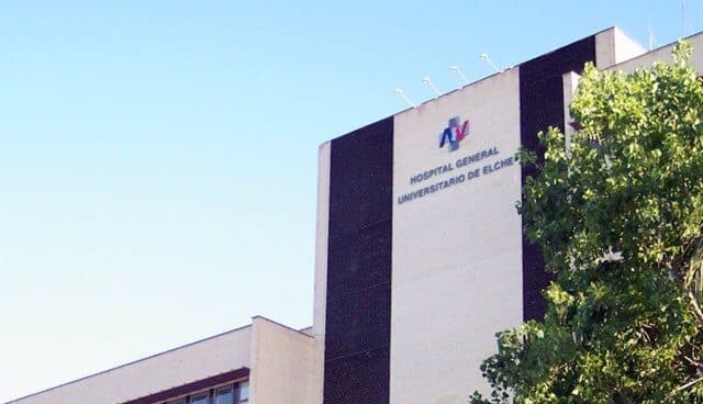 El Hospital General de Elche (Alicante) habilita su capilla con ocho camas para asistir a pacientes no Covid