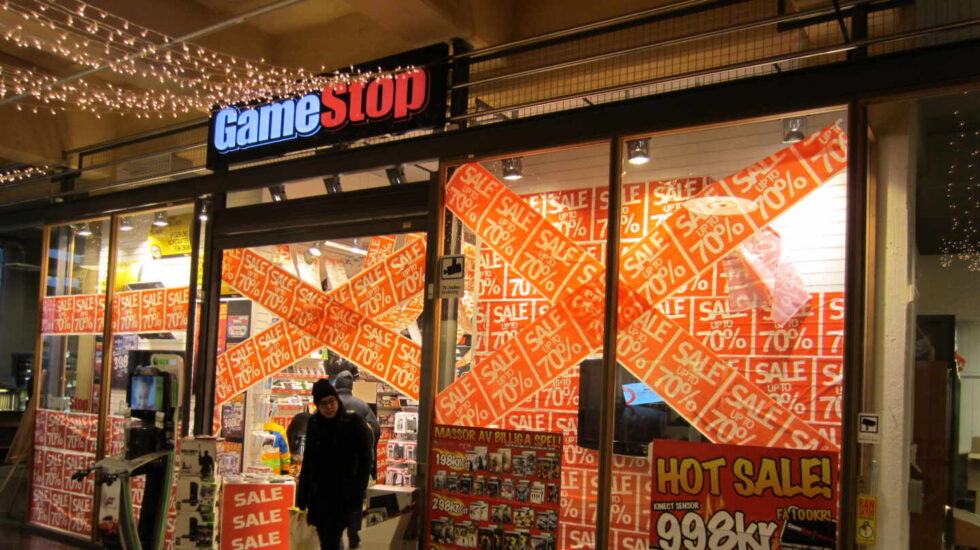 Rebajas en una tienda de GameStop.