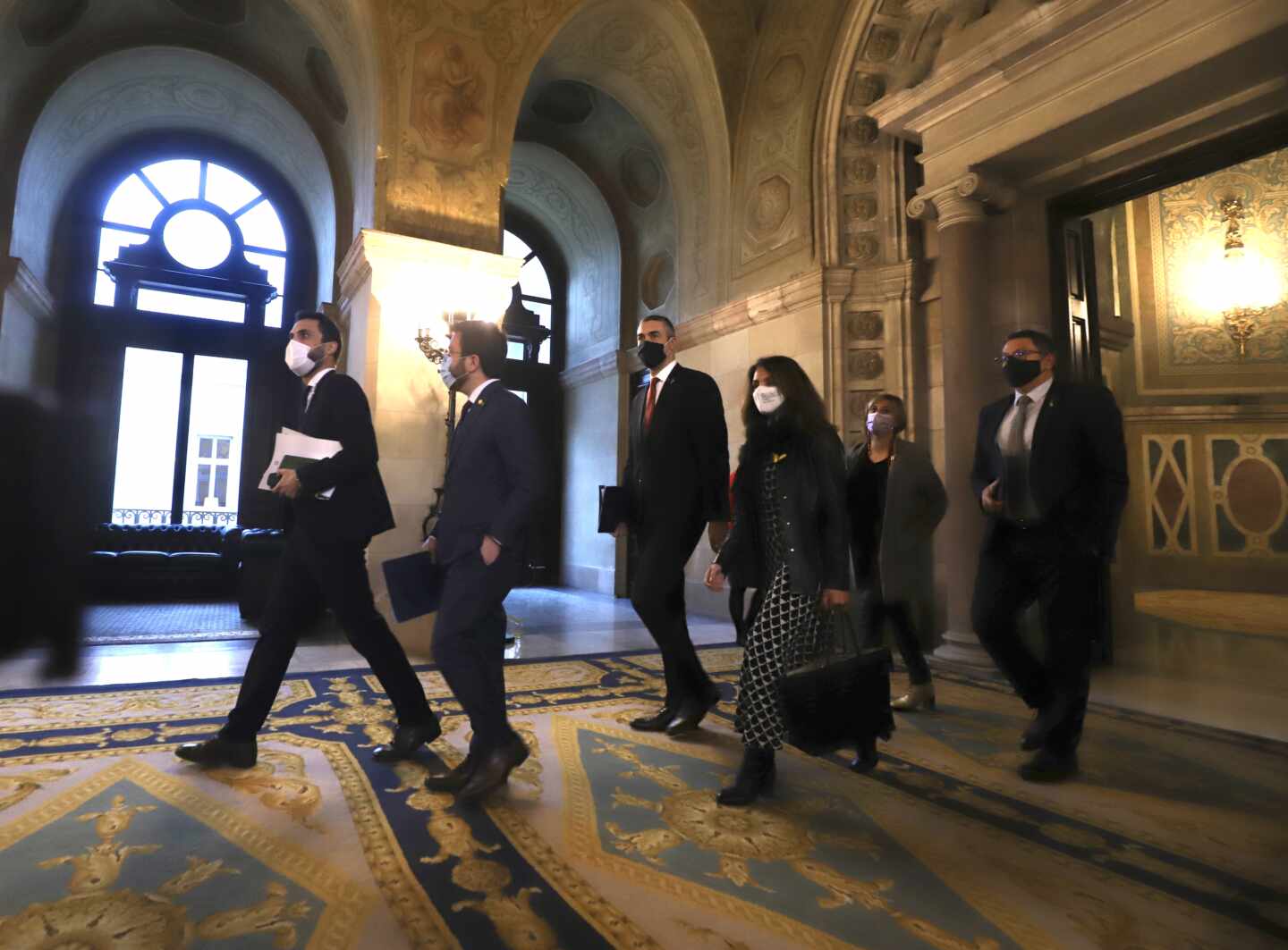 Cataluña retrasa las elecciones al 30 de mayo