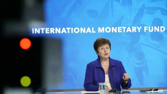El FMI prevé un déficit del 8,2% en 2021, medio punto más que Moncloa