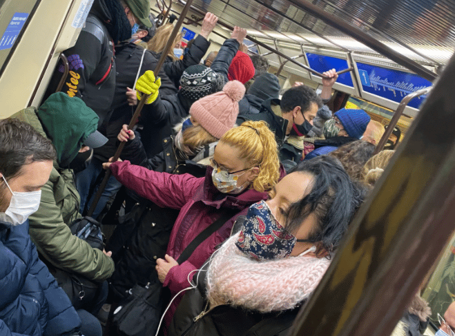 Quejas por las aglomeraciones en el Metro de Madrid