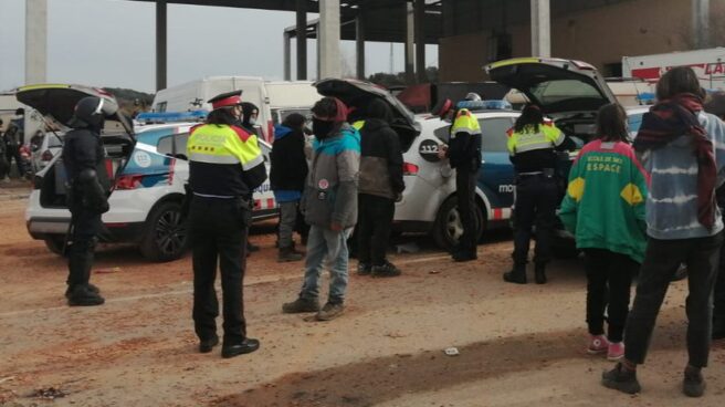 Los Mossos, en la rave ilegal de Llinars del Vallès.