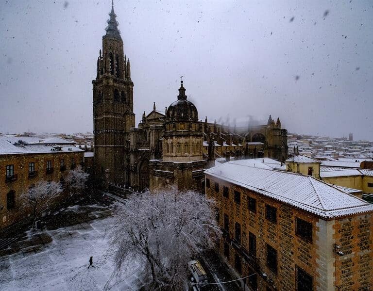 El deán de la Catedral de Toledo pide perdón y dimite por la polémica del vídeo de C. Tangana