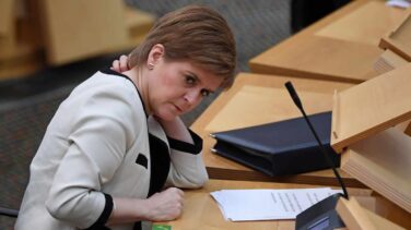 Escocia impone el teletrabajo y prohíbe la venta de alcohol