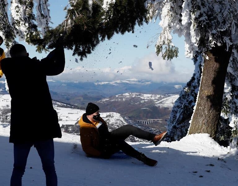 Nieve de guerra, nieve de pobre