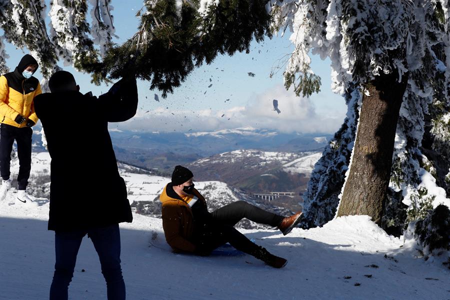 Nieve en O Cebreiro.