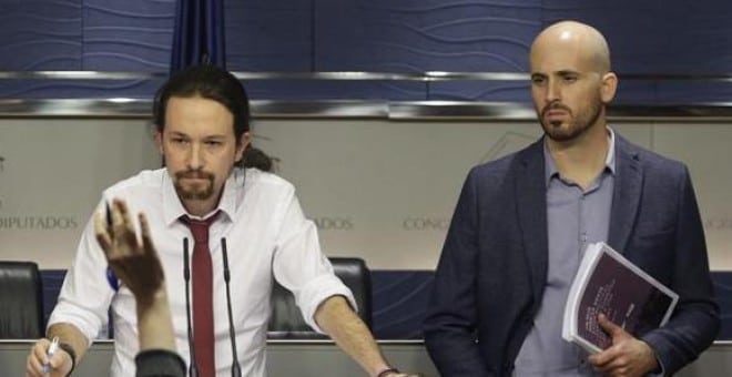 Iglesias reúne a su equipo para presentar batalla en el Gobierno por el precio de la luz