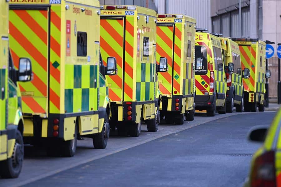 Ambulancias del Sistema Nacional de Salud del Reino Unido.