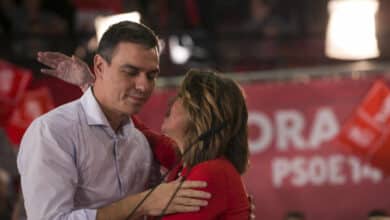 Susana Díaz se atrinchera ante la ofensiva del sanchismo