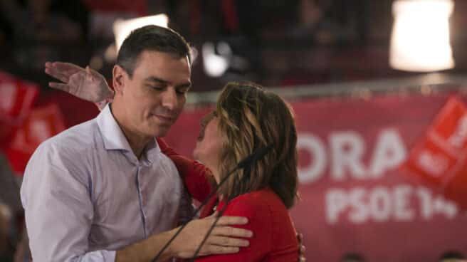 Susana Díaz se atrinchera ante la ofensiva del sanchismo Pedro Sánchez y Susana Díaz, en un acto de campaña de las elecciones generales del 10-N celebrado en Sevilla.