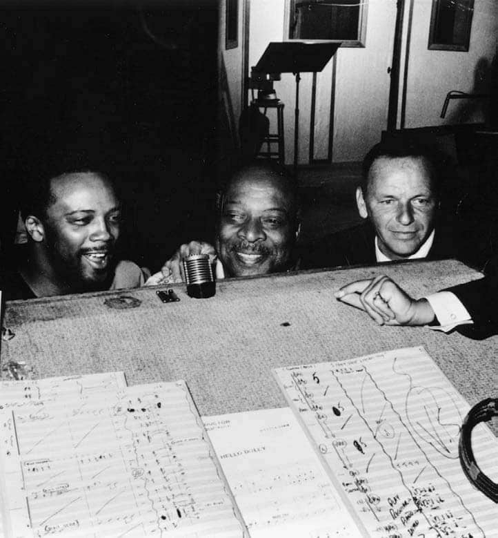 Quincy Jones grabando 'Fly Me to de Moon' con Frank Sinatra y Count Basie, en 1964.