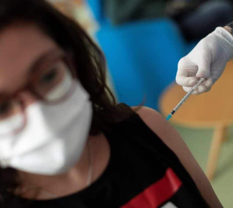 Una vacunación lenta o cepas sin control, los mayores riesgos para las bolsas en 2021