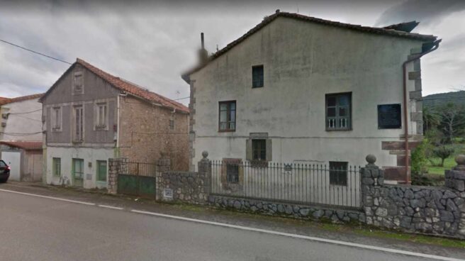Vista de una calle de Villanueva de Villaescusa (Cantabria).
