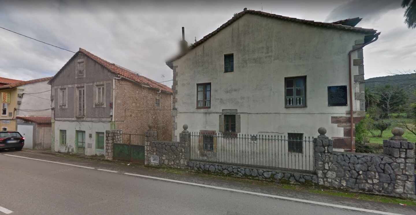 Vista de una calle de Villanueva de Villaescusa (Cantabria).