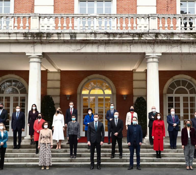 El Gobierno apunta contra Díaz Ayuso al rechazar las "prisas por desescalar"