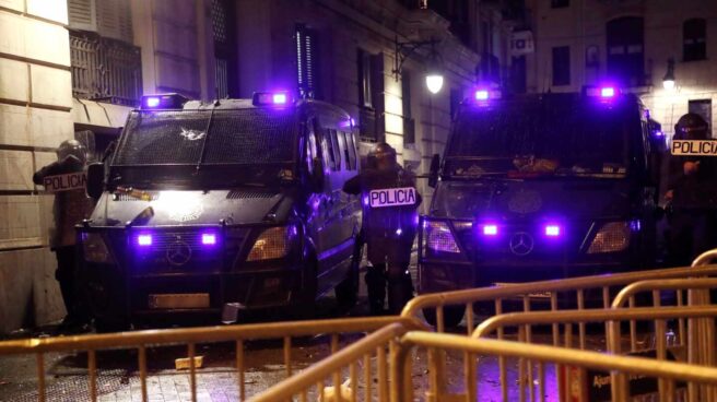 Agentes de la Policía Nacional durante una manifestación por la libertad de Pablo Hasel.