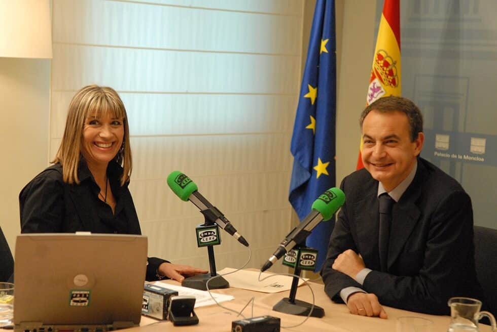 Julia Otero en una entrevista con el expresidente del Gobierno José Luis Rodríguez Zapatero