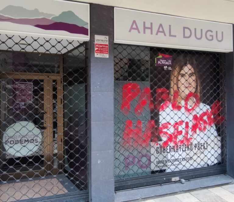 Atacan sedes del PSE y Podemos en Euskadi para reclamar la libertad de Hasel