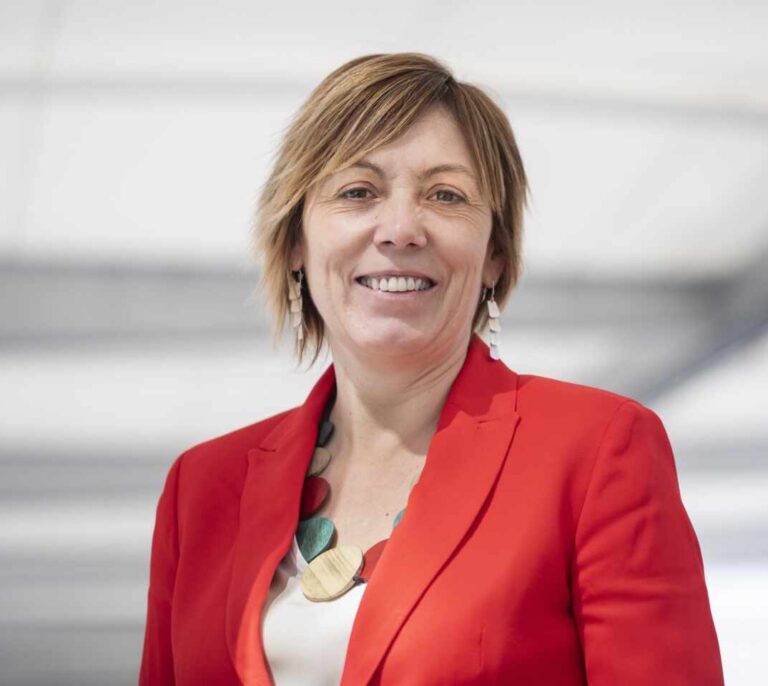 La portavoz de Bildu en Vitoria admite que sustrajo un DNI para abrir una cuenta