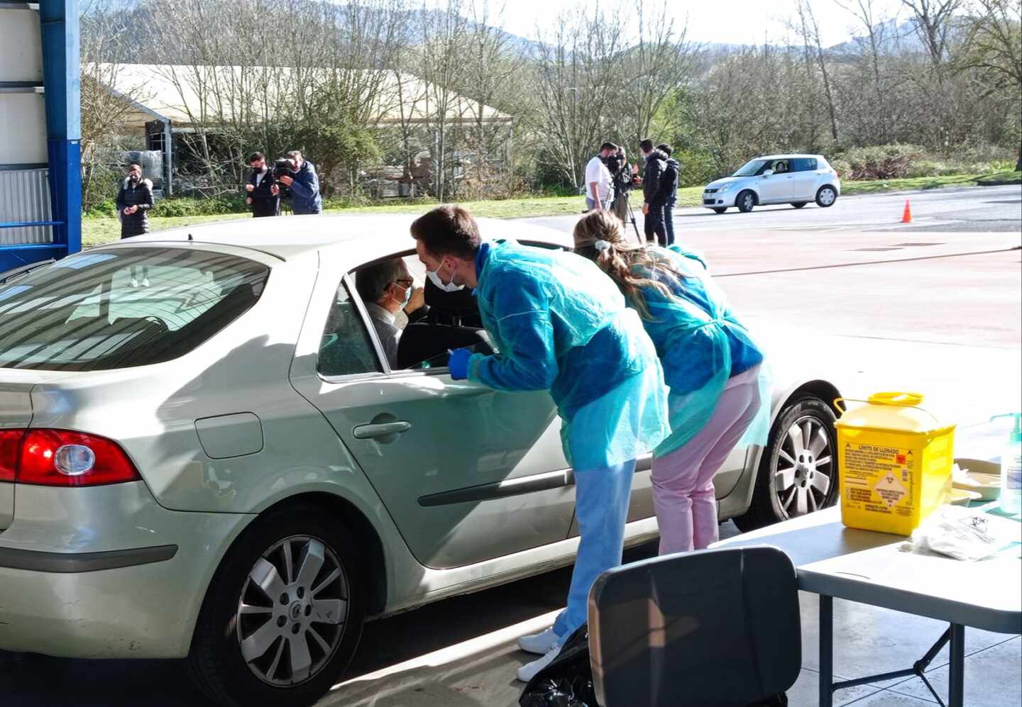 'Vacunautos' en Euskadi, vacunas para los mayores de 100 años sin bajar del coche
