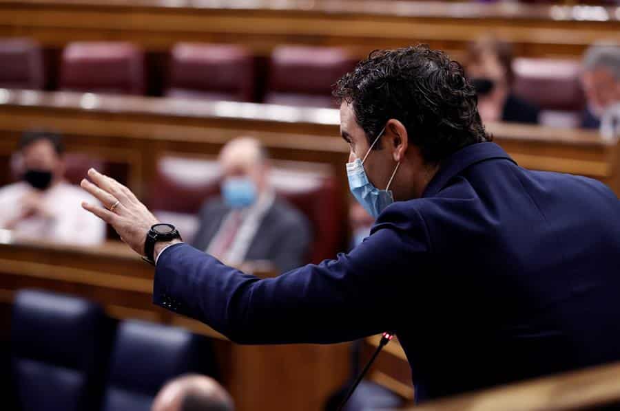 El PP carga contra Vox: "Han pasado de embestir a Sánchez a investirle el resto de legislatura"
