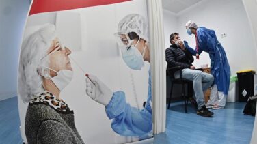 Sanidad registra 20.849 casos y 535 muertes desde el viernes y la incidencia cae a 252