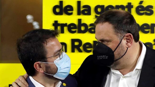 Pere Aragonès y Oriol Junqueras, tras las elecciones en Cataluña.