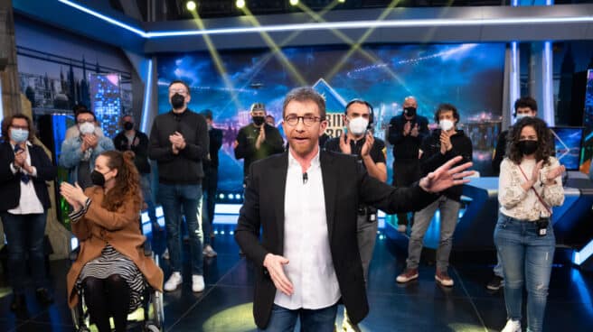 El presentador de 'El Hormiguero', Pablo Motos, acompañado de su equipo en su regreso.