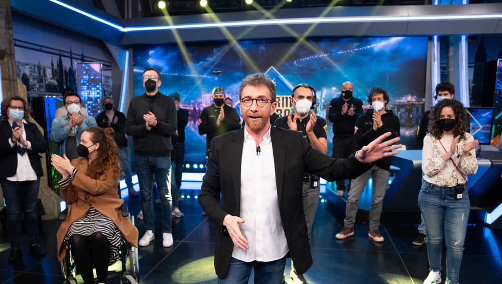 El presentador de 'El Hormiguero', Pablo Motos, acompañado de su equipo en su regreso.