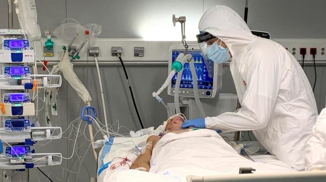 Primera intervención quirúrgica a un paciente en el Zendal.