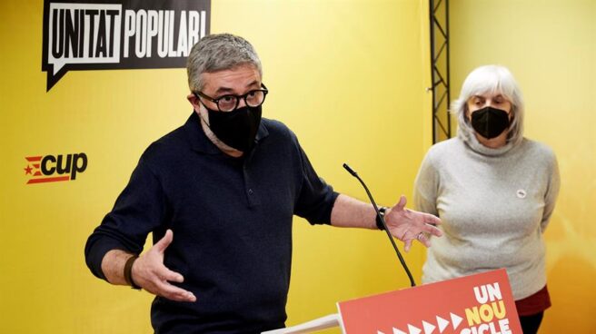 CUP Riera y Sabater Los números uno y dos de la CUP, Carles Riera y Dolors Sabater, en una rueda de prensa