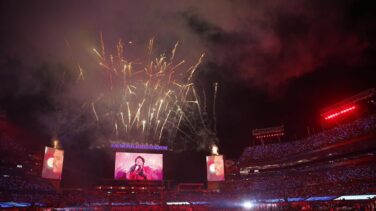El impactante 'show' de la Super Bowl más sombría de la historia, en imágenes