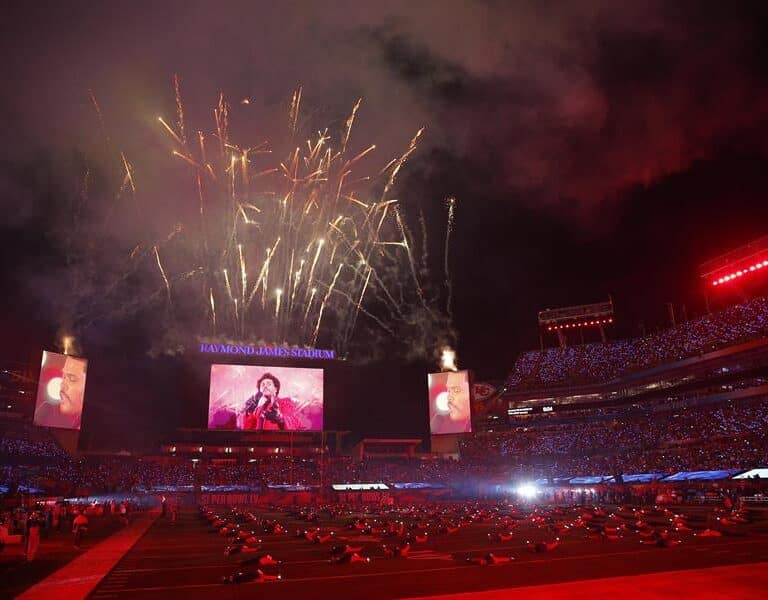 El impactante 'show' de la Super Bowl más sombría de la historia, en imágenes