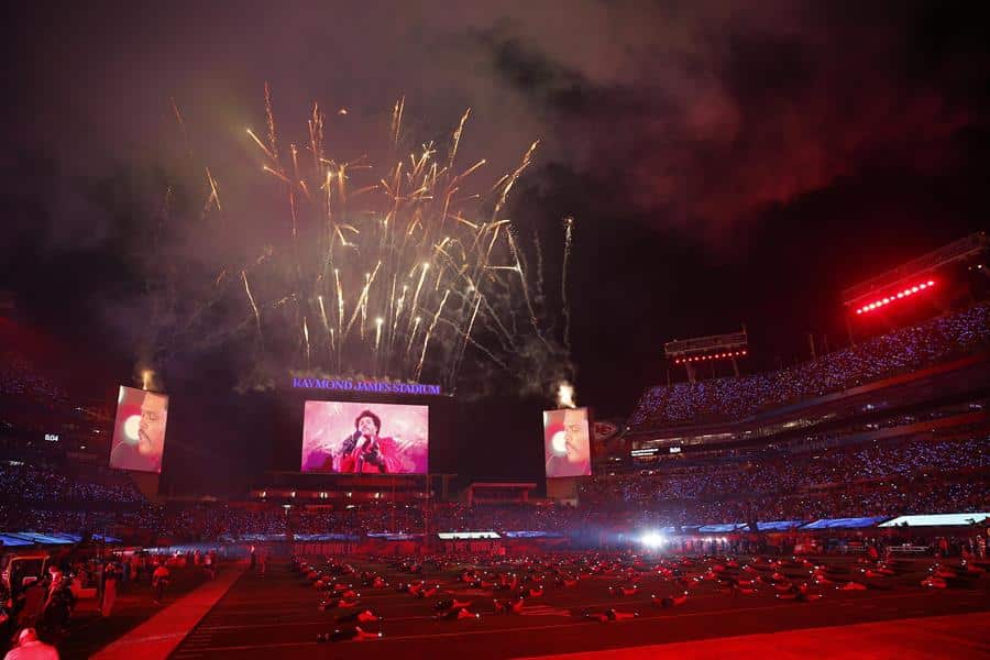 El impactante 'show' de la Super Bowl más sombría de la historia, en imágenes