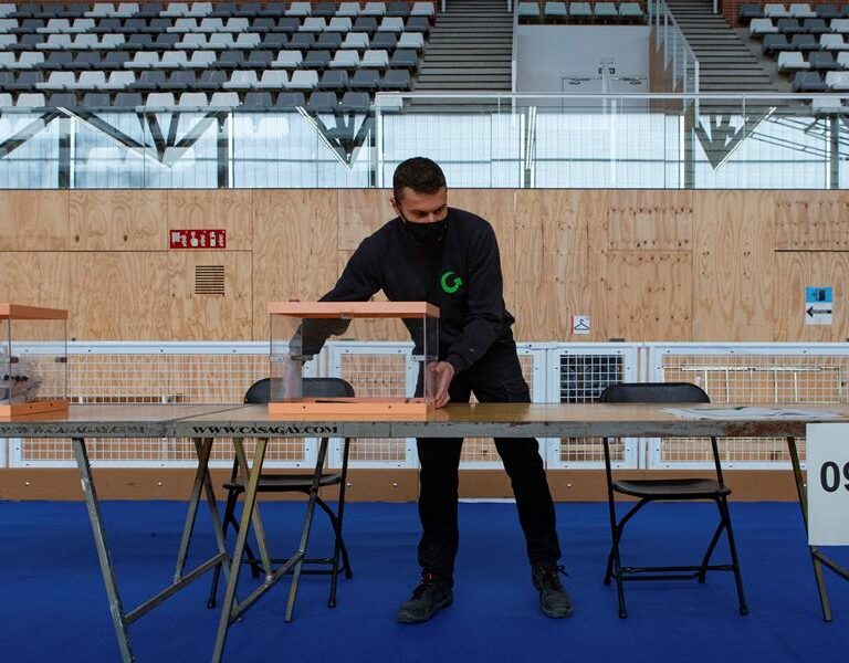 Constituidas el 100 por 100 de las mesas electorales en Cataluña