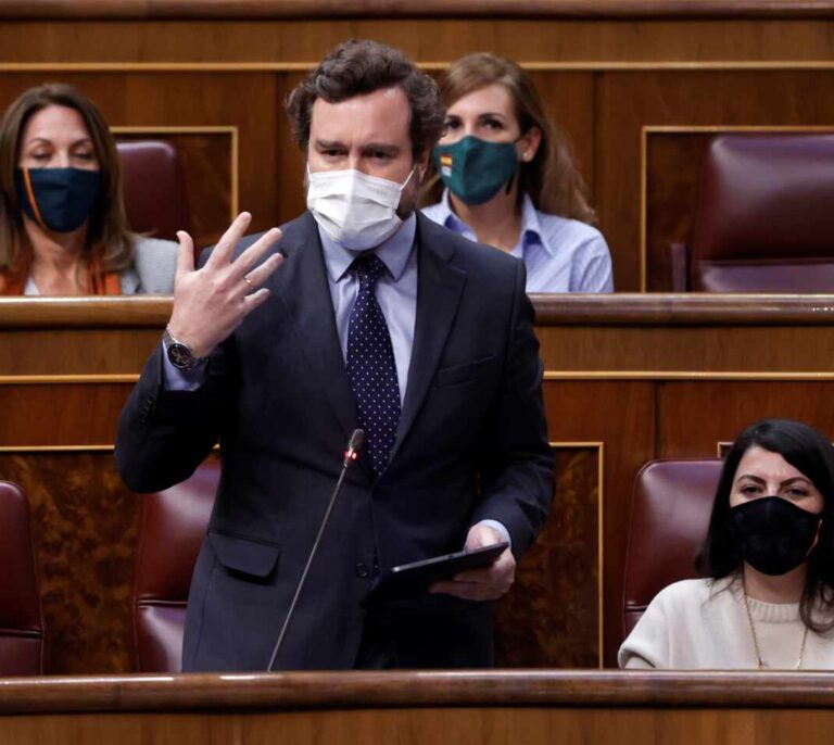 Espinosa de los Monteros le dice a Carmen Calvo que la llamará como le "dé la gana"