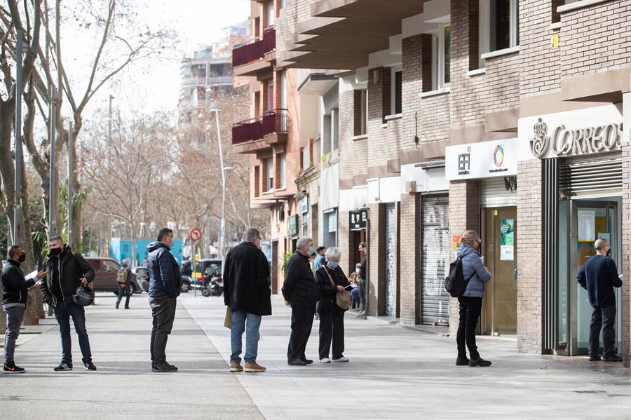 La pandemia provoca un aumento del 277% del voto por correo en las elecciones catalanas