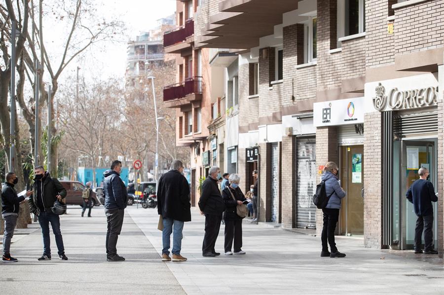 La Junta Electoral Central amplía hasta el 1 de mayo el voto por correo para las elecciones