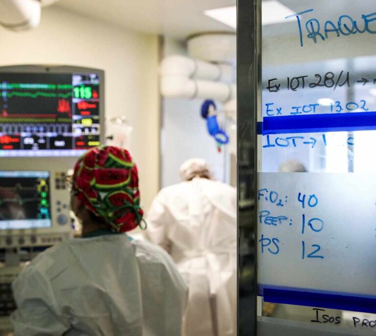 Sanidad registra 10.057 casos y 530 nuevas muertes, y la incidencia baja de 400