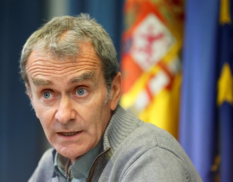 Simón confía en que España evite una cuarta ola pese al aumento de la incidencia