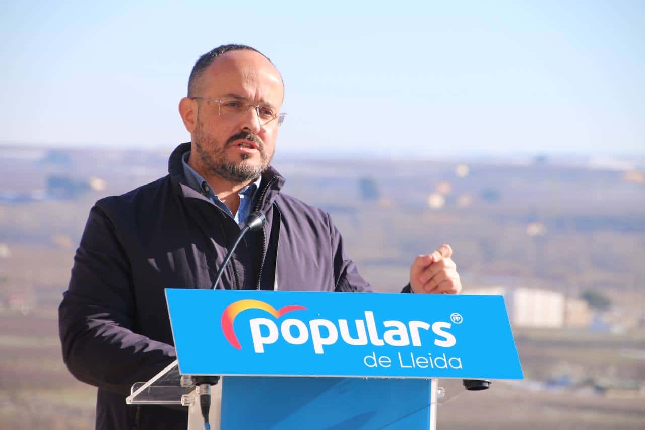 Alejandro Fernandez durante la campaña electoral