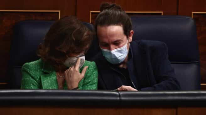 Carmen Calvo y Pablo Iglesias, en el Congreso.