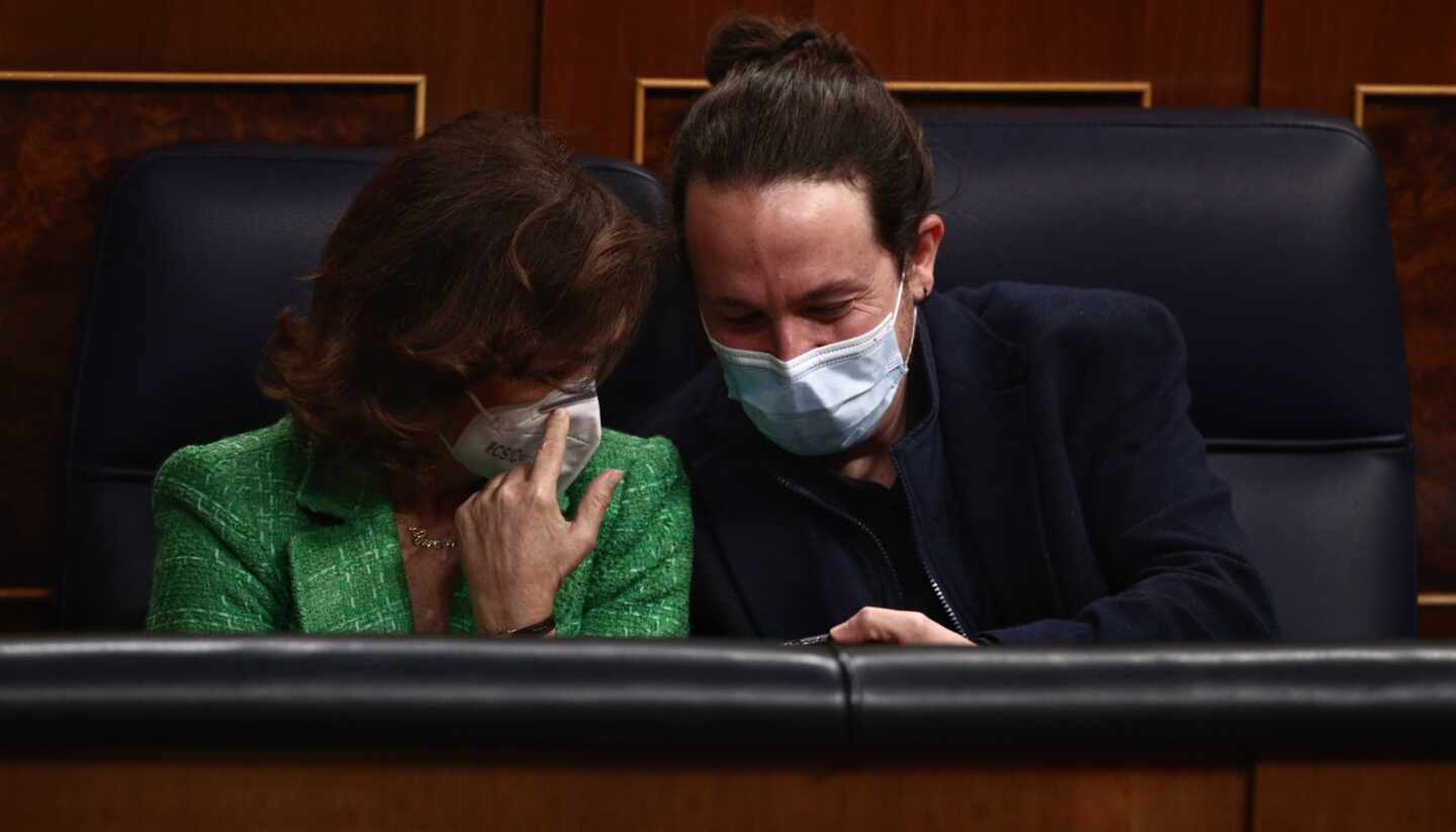 Carmen Calvo y Pablo Iglesias, en el Congreso.