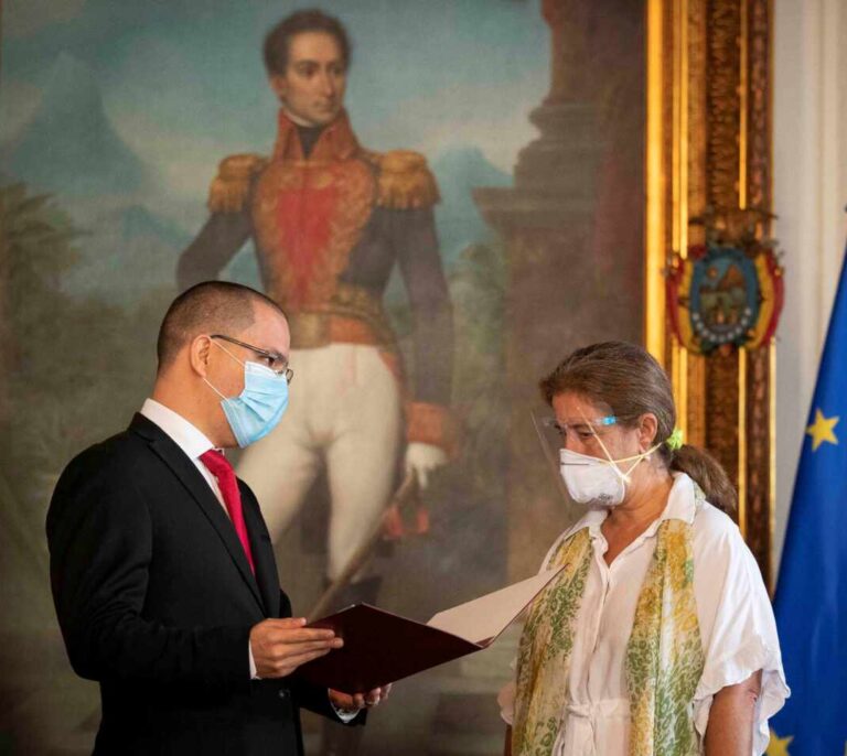 Maduro da 72 horas a la embajadora de la UE para salir de Venezuela