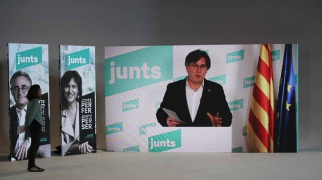 Carles Puigdemont en la campaña de las elecciones de Cataluña del 14-F. Carles Puigdemont en la campaña de las elecciones de Cataluña del 14-F.
